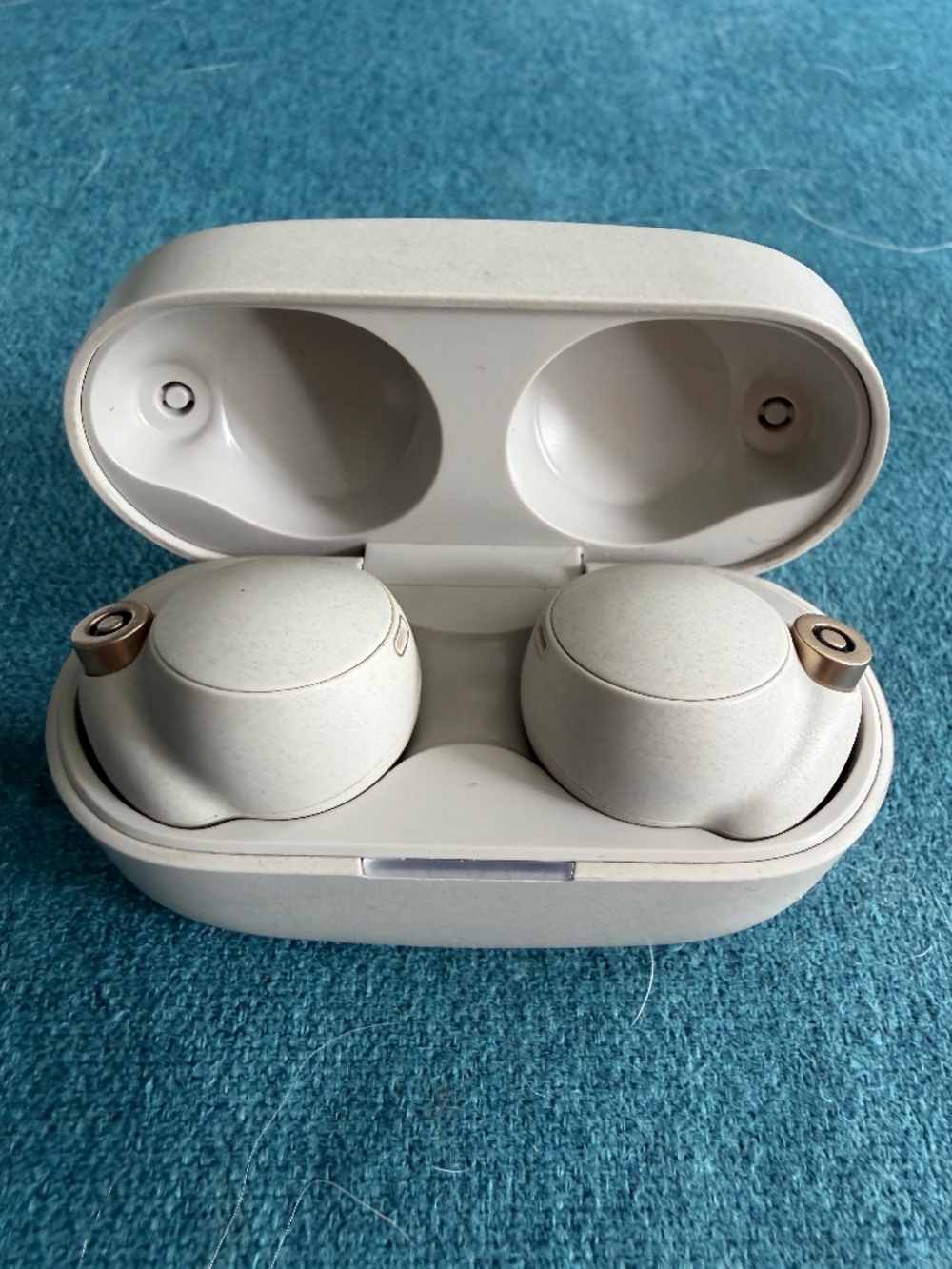 Sony Noise Canceling Earbuds YY2948 with charging case and original box